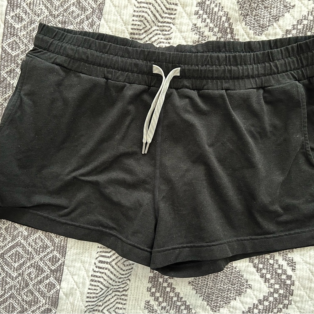 Vuori Black Women's Shorts